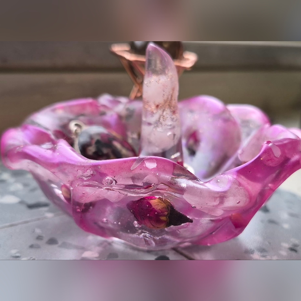 Elegant Pink Glass Decorative Bowl